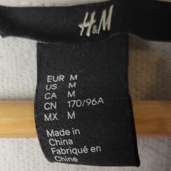 H&M Textured Knit Hoodie Gray Medium Cozy Soft Pullover Sweater Top - Picture 6 of 6